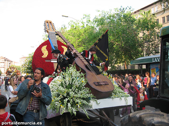 El desfile ‘Murcia en Primavera’ recorri las calles de la ciudad de Murcia - 79