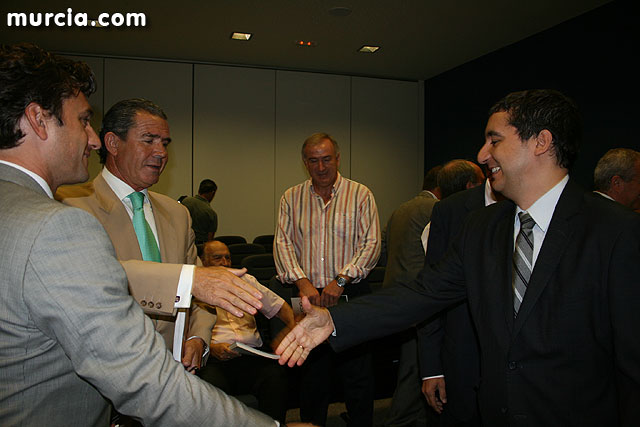 El periodista Ibarra presenta su libro 