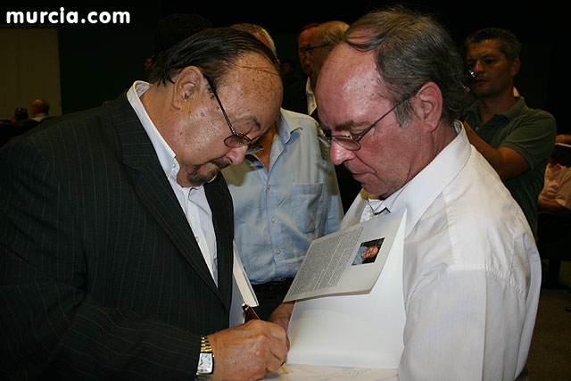 El periodista Ibarra presenta su libro 