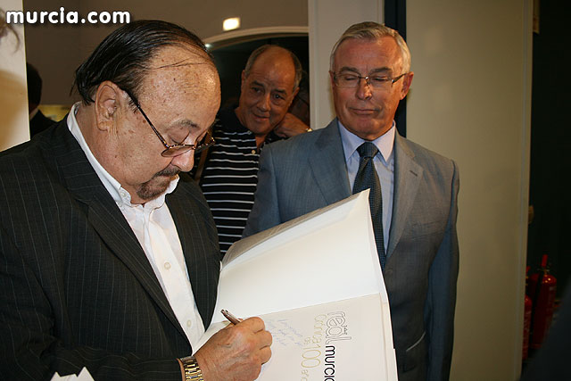 El periodista Ibarra presenta su libro 