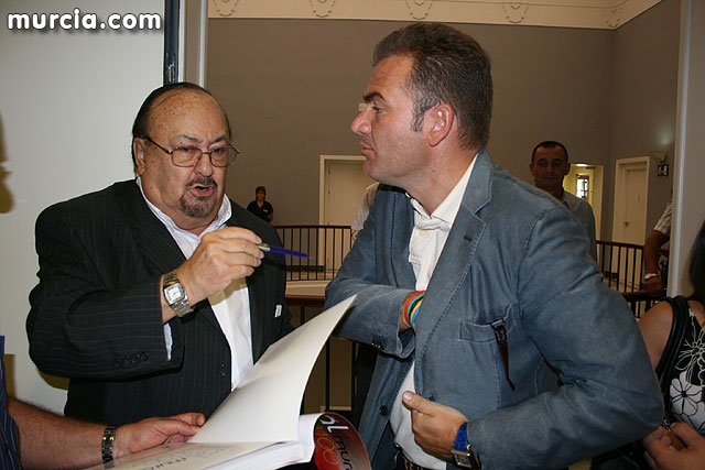 El periodista Ibarra presenta su libro 