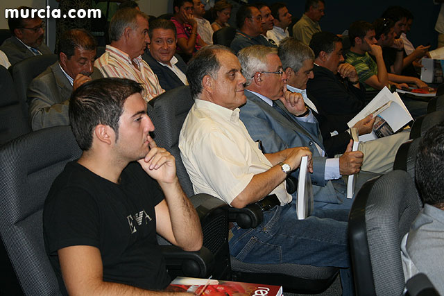 El periodista Ibarra presenta su libro 