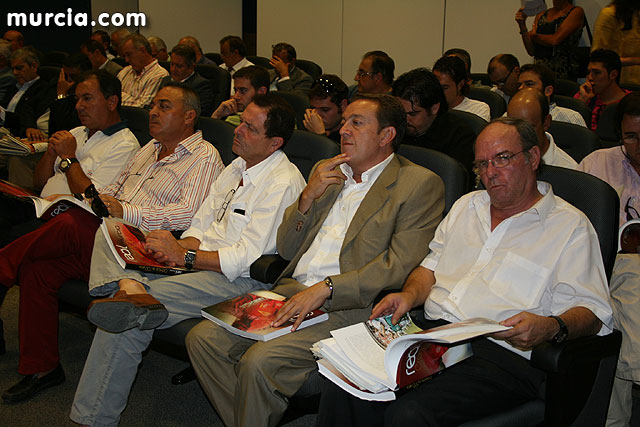 El periodista Ibarra presenta su libro 