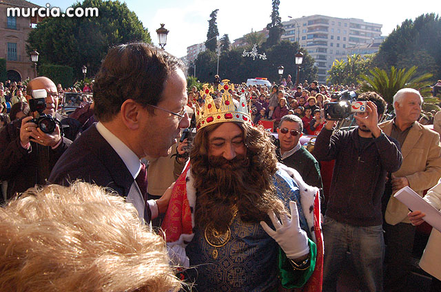 El Alcalde recibe a sus Majestades de Oriente en La Glorieta - Cabalgata de los reyes Magos - 20