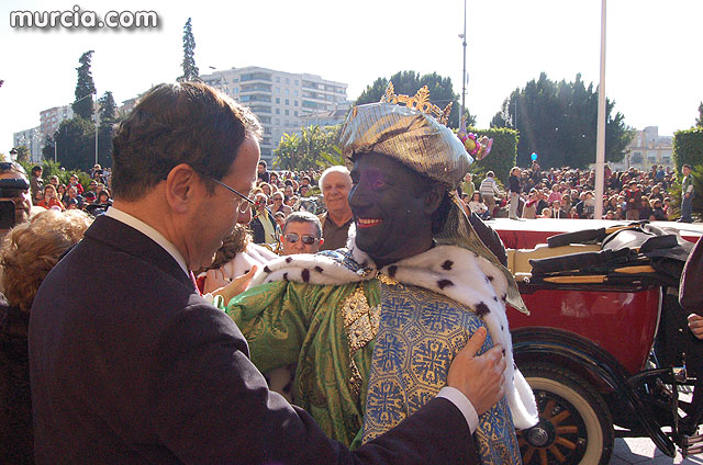 El Alcalde recibe a sus Majestades de Oriente en La Glorieta - Cabalgata de los reyes Magos - 23
