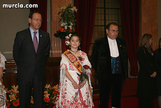 El Alcalde recibe en el Ayuntamiento a las candidatas a Reina de la Huerta infantil y mayor - 55
