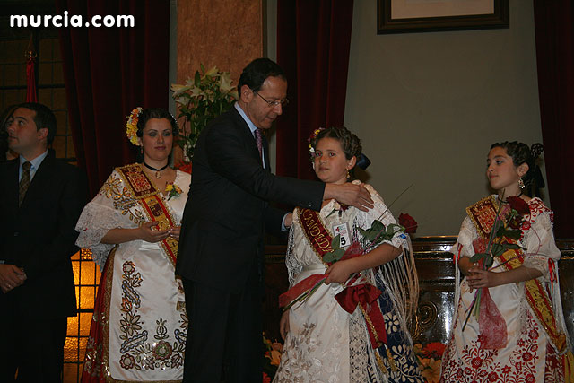 El Alcalde recibe en el Ayuntamiento a las candidatas a Reina de la Huerta infantil y mayor - 62