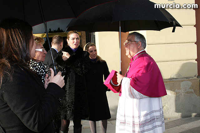 Miles de murcianos reciben a la Fuensanta en la Iglesia del Carmen - 9