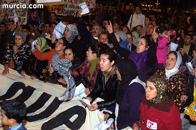 Miles de manifestantes claman en Murcia por la paz en Oriente Medio - 250