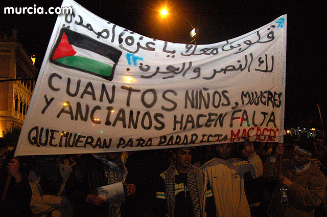 Miles de manifestantes claman en Murcia por la paz en Oriente Medio - 255