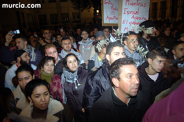 Miles de manifestantes claman en Murcia por la paz en Oriente Medio - 279