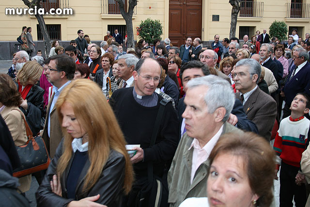 Casi 2.000 personas participan en el rezo del rosario 