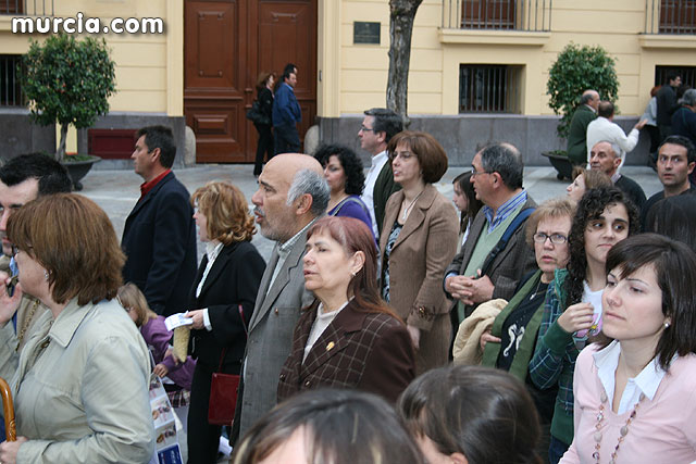 Casi 2.000 personas participan en el rezo del rosario 