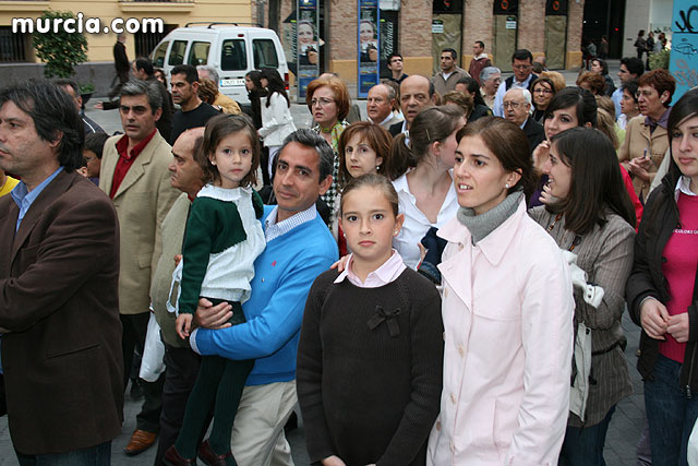 Casi 2.000 personas participan en el rezo del rosario 