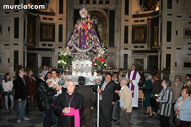 Casi 2.000 personas participan en el rezo del rosario 