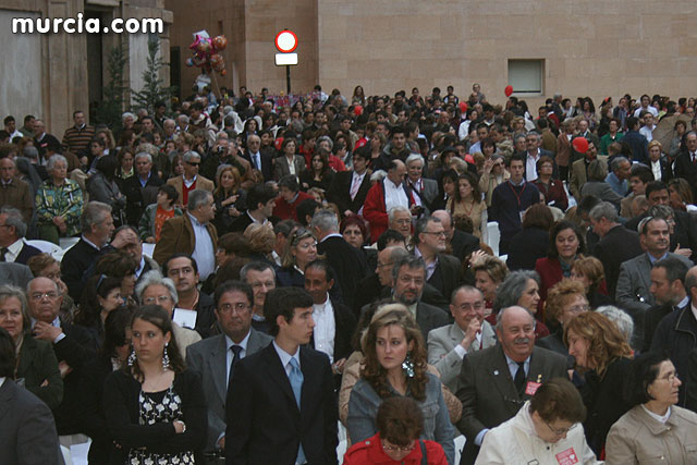 Casi 2.000 personas participan en el rezo del rosario 