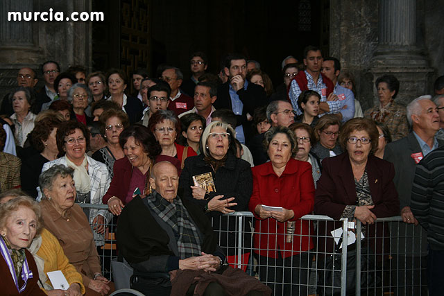 Casi 2.000 personas participan en el rezo del rosario 