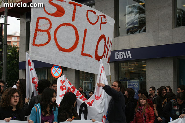 Un millar de estudiantes protestan contra el proceso de Bolonia en Murcia - 7