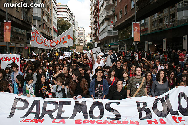 Un millar de estudiantes protestan contra el proceso de Bolonia en Murcia - 46