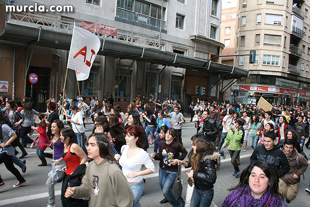 Un millar de estudiantes protestan contra el proceso de Bolonia en Murcia - 56
