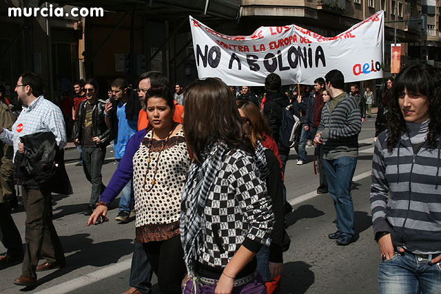 Un millar de estudiantes protestan contra el proceso de Bolonia en Murcia - 70