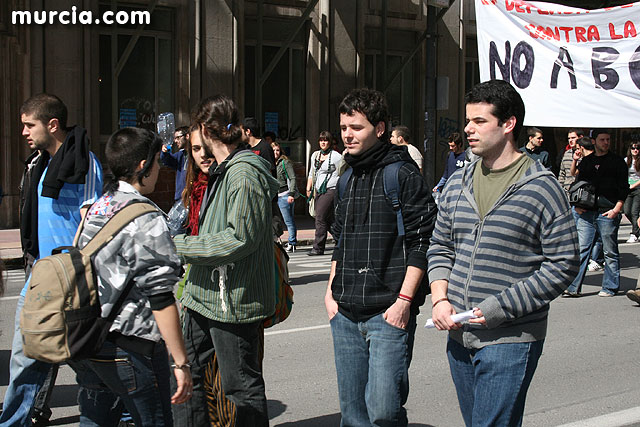 Un millar de estudiantes protestan contra el proceso de Bolonia en Murcia - 71