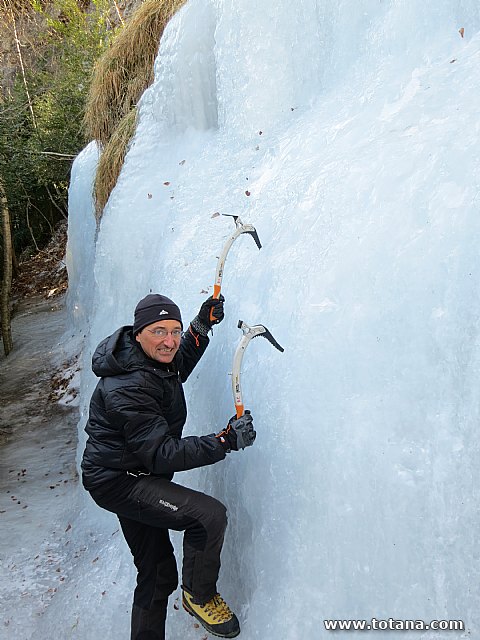 Escalada en cascadas de hielo. Pirineos, Bielsa, Valle de Pineta - 35
