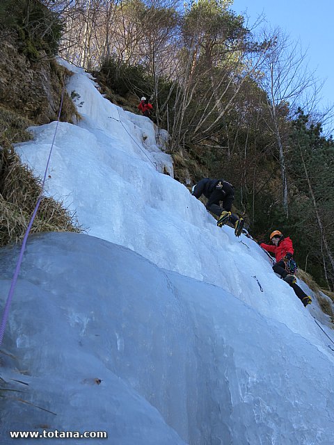 Escalada en cascadas de hielo. Pirineos, Bielsa, Valle de Pineta - 38