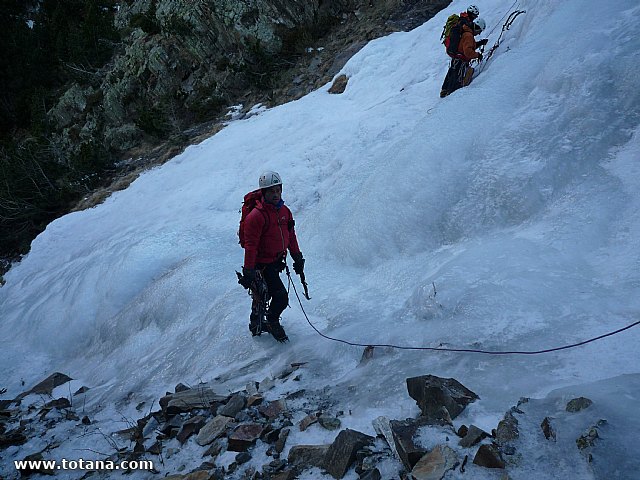 Escalada en cascadas de hielo. Pirineos, Bielsa, Valle de Pineta - 60