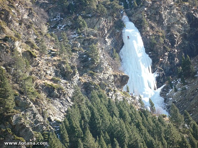 Escalada en cascadas de hielo. Pirineos, Bielsa, Valle de Pineta - 62