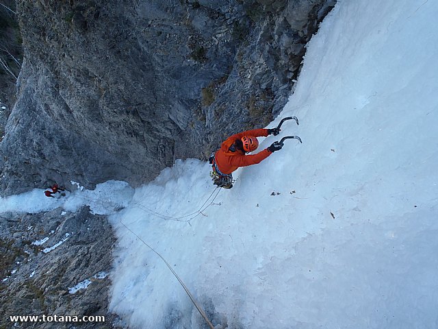 Escalada en cascadas de hielo. Pirineos, Bielsa, Valle de Pineta - 66