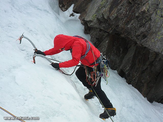 Escalada en cascadas de hielo. Pirineos, Bielsa, Valle de Pineta - 80