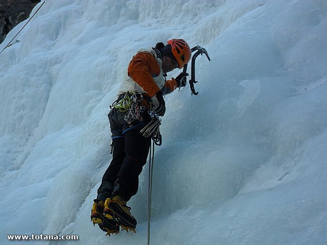Escalada en cascadas de hielo. Pirineos, Bielsa, Valle de Pineta - 86
