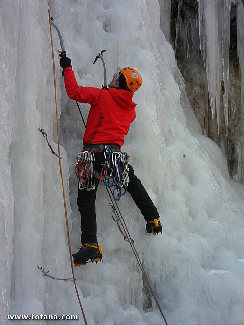 Escalada en cascadas de hielo. Pirineos, Bielsa, Valle de Pineta - 116