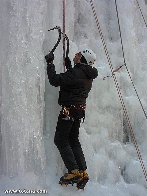 Escalada en cascadas de hielo. Pirineos, Bielsa, Valle de Pineta - 117