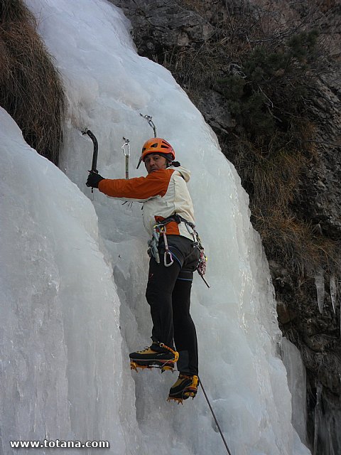 Escalada en cascadas de hielo. Pirineos, Bielsa, Valle de Pineta - 121