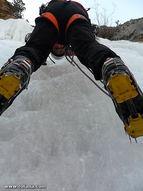 Escalada en cascadas de hielo. Pirineos, Bielsa, Valle de Pineta - 128