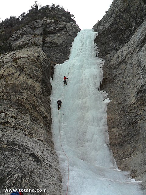 Escalada en cascadas de hielo. Pirineos, Bielsa, Valle de Pineta - 154