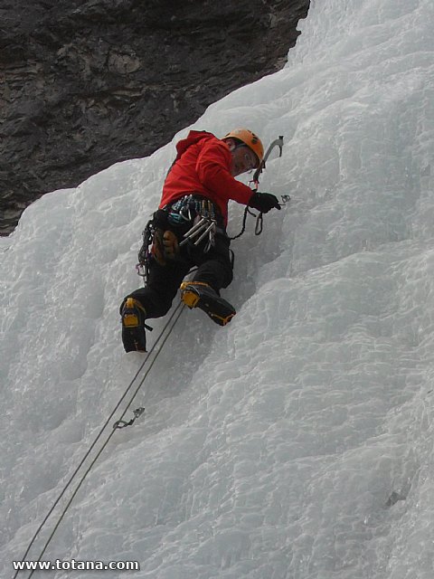 Escalada en cascadas de hielo. Pirineos, Bielsa, Valle de Pineta - 158