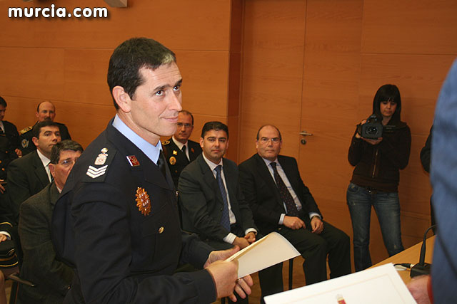 Entrega de diplomas acreditativos a 72 nuevos mandos de las policas locales de la Regin - 25