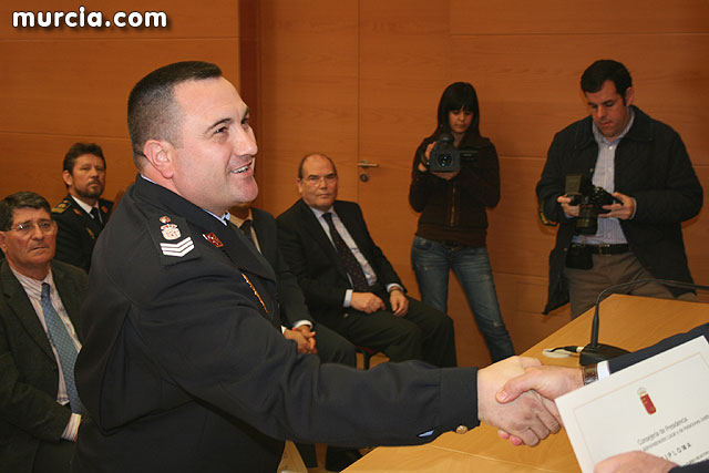 Entrega de diplomas acreditativos a 72 nuevos mandos de las policas locales de la Regin - 27