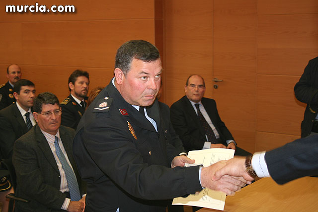Entrega de diplomas acreditativos a 72 nuevos mandos de las policas locales de la Regin - 53