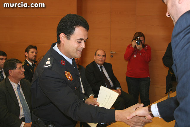 Entrega de diplomas acreditativos a 72 nuevos mandos de las policas locales de la Regin - 61