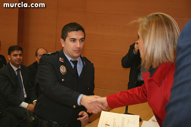 Entrega de diplomas acreditativos a 72 nuevos mandos de las policas locales de la Regin - 66