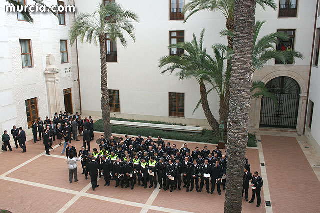 Entrega de diplomas acreditativos a 72 nuevos mandos de las policas locales de la Regin - 98