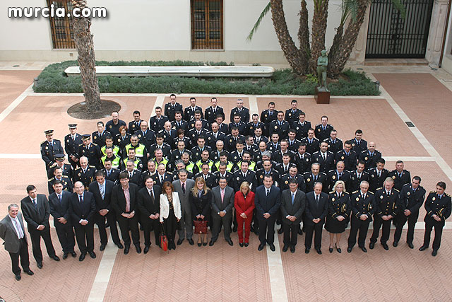 Entrega de diplomas acreditativos a 72 nuevos mandos de las policas locales de la Regin - 103