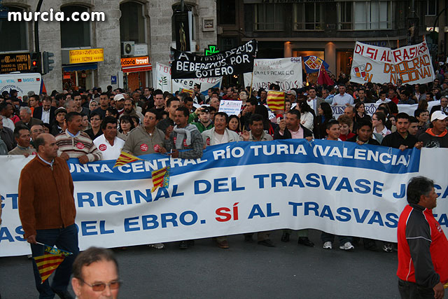 Cientos de miles de personas se manifiestan en Murcia a favor del trasvase - 223