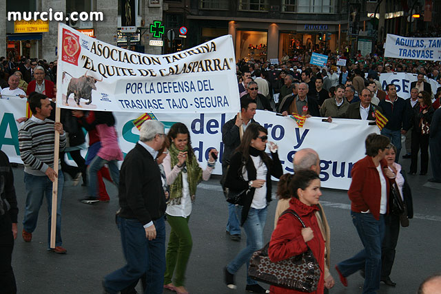 Cientos de miles de personas se manifiestan en Murcia a favor del trasvase - 236