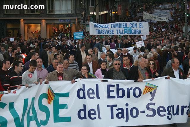 Cientos de miles de personas se manifiestan en Murcia a favor del trasvase - 237