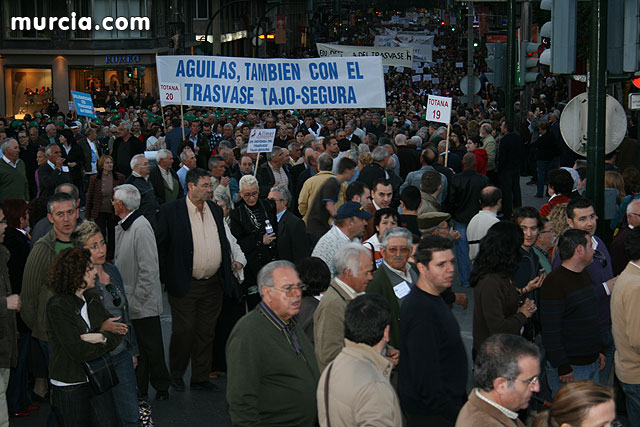 Cientos de miles de personas se manifiestan en Murcia a favor del trasvase - 238